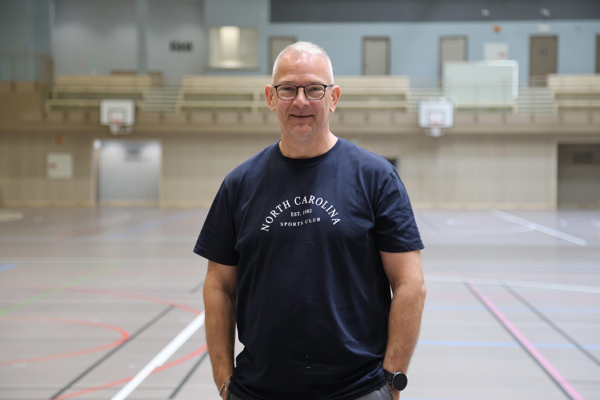 Bli med på en sniktitt inne i Osane idrettshall