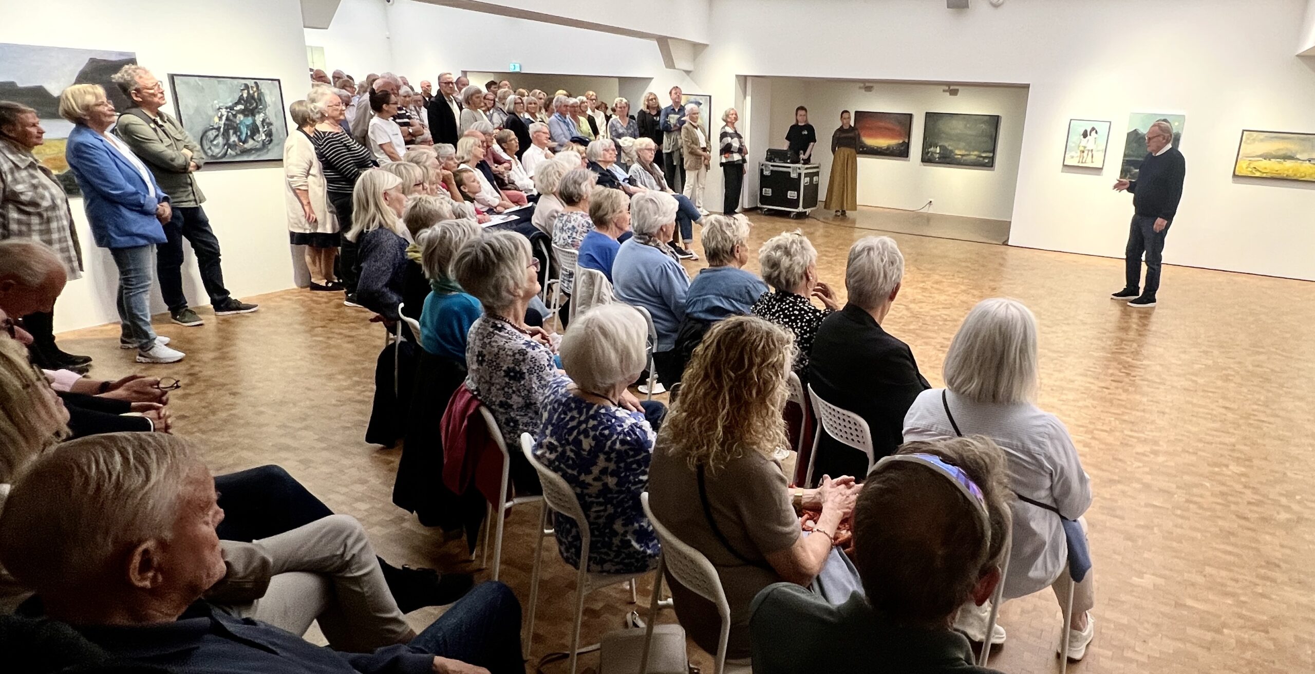 Fullt hus for nyåpning av Holms kunstsamling