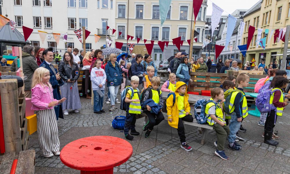 ÅPNING: Mange hadde tatt turen til åpningen av Ålesund Gatefestival.