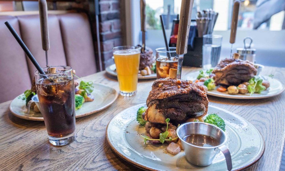 TILBAKE: Etter å ha vært bort i over 20 år er Svinehaxe tilbake på spisekartet i Ålesund.