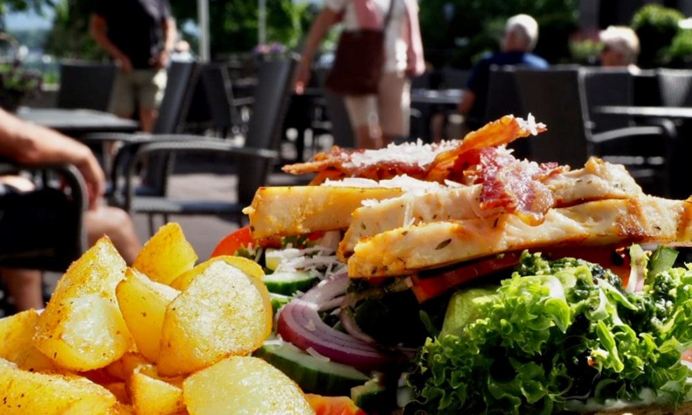 Vinni som ligger i Kremmergaarden kjøpesenter har også egen stor uteservering